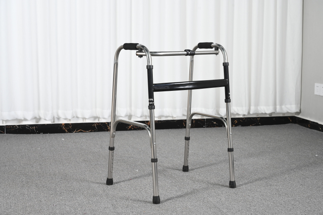 Aide &agrave; la marche pliable en acier inoxydable pour charges lourdes